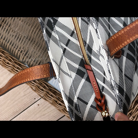 NWT Dooney&Bourke was plaid large zip shopper tote - Picture 3 of 6